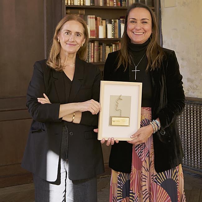 Ana Práxedes, RRPP de Shiseido y Clé de Peau Beauté, y Ainhara Viñarás, directora general de Shiseido Prestige.